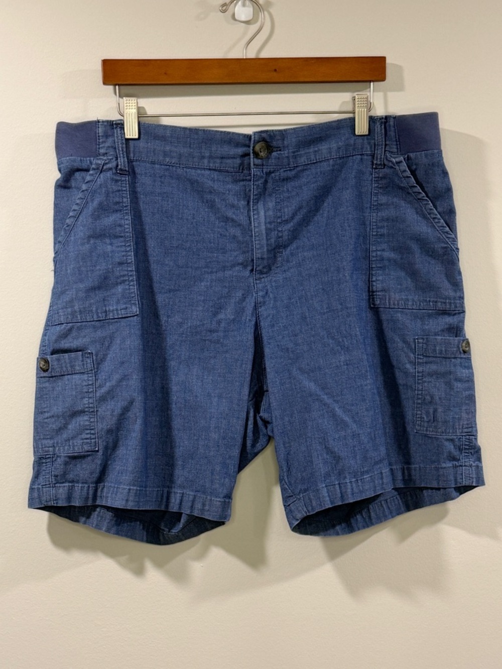 Lee Women’s Relaxed Fit Mid Rise Indigo Cargo Shorts Size 18W